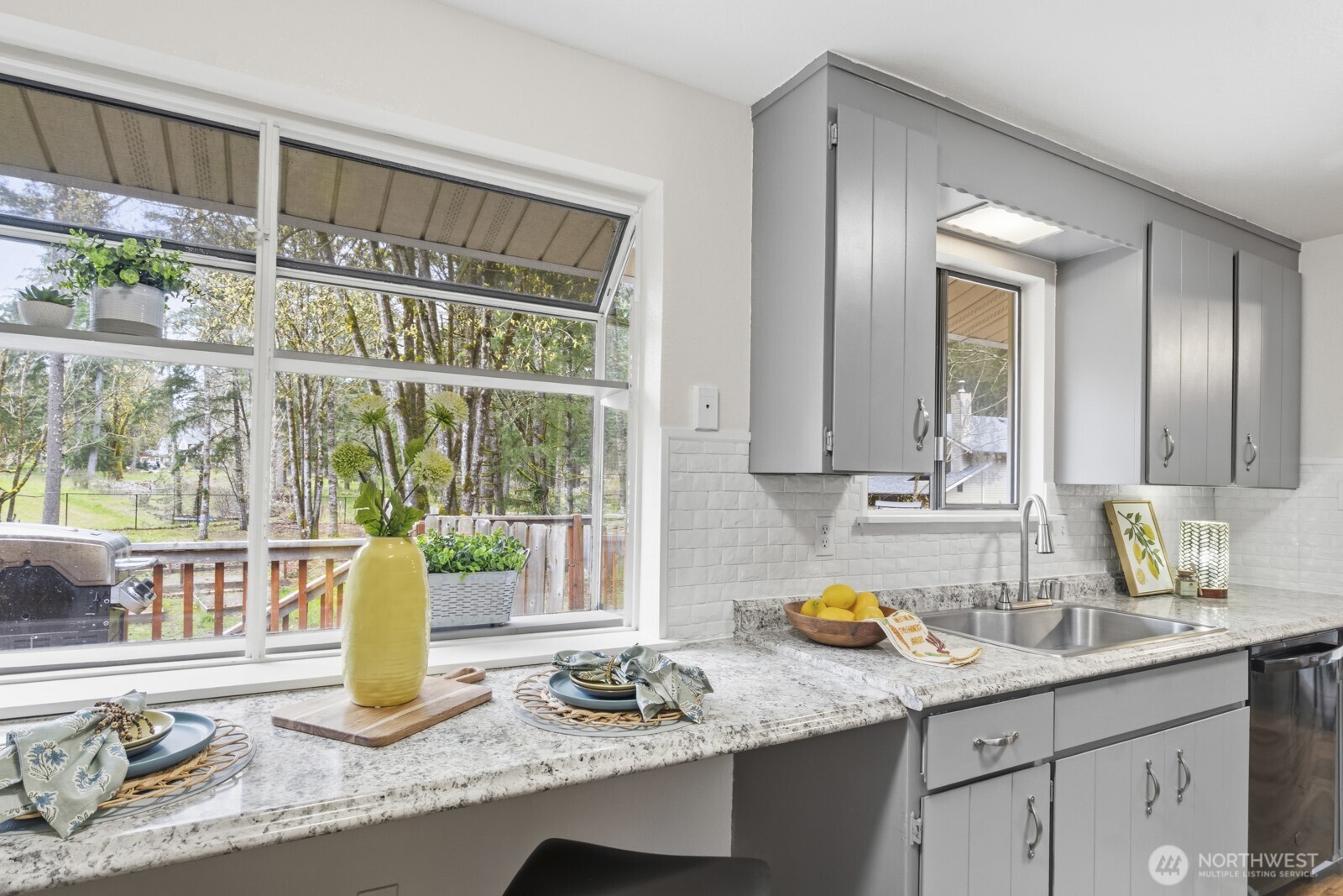 2191 Lakemoor Drive SW, Olympia, WA 98512-5529