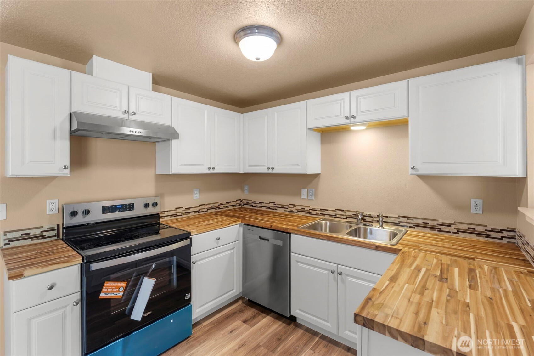 110 Sunny Basin Road , Castle Rock, WA 98611