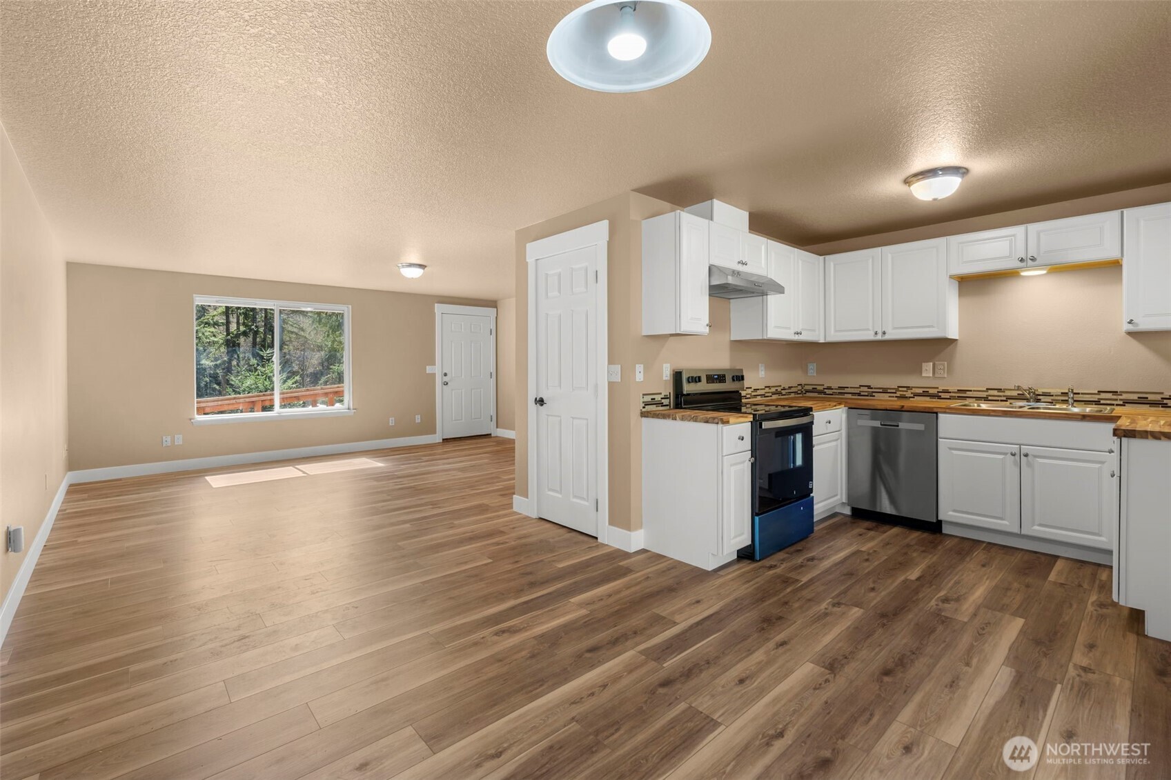 110 Sunny Basin Road , Castle Rock, WA 98611