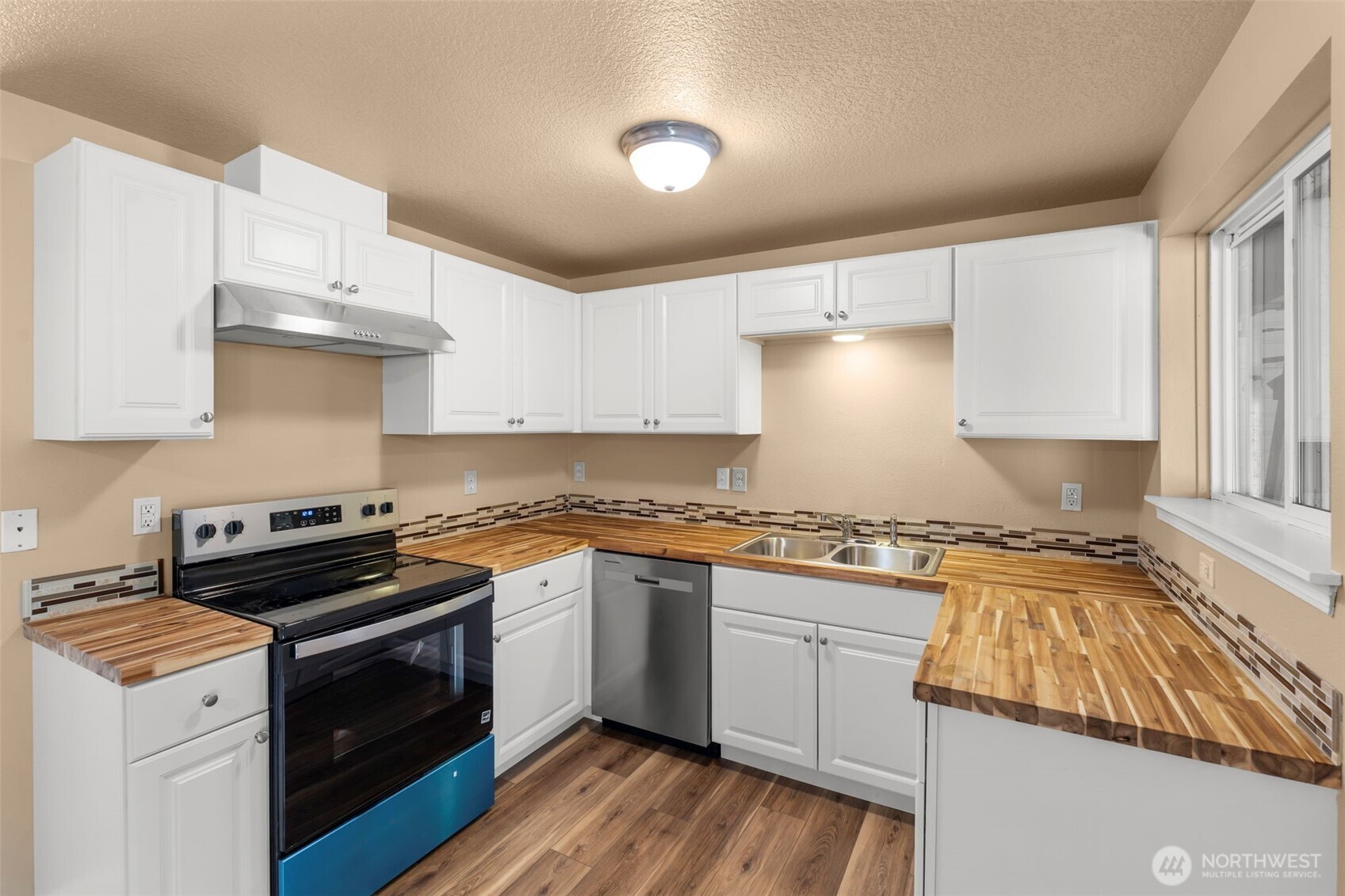 110 Sunny Basin Road , Castle Rock, WA 98611