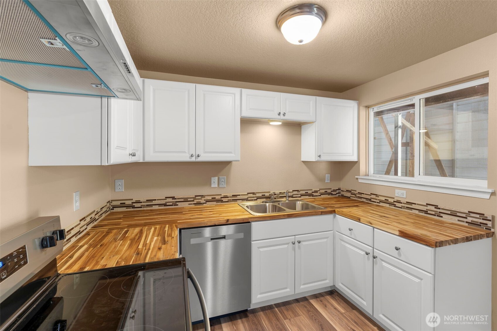 110 Sunny Basin Road , Castle Rock, WA 98611