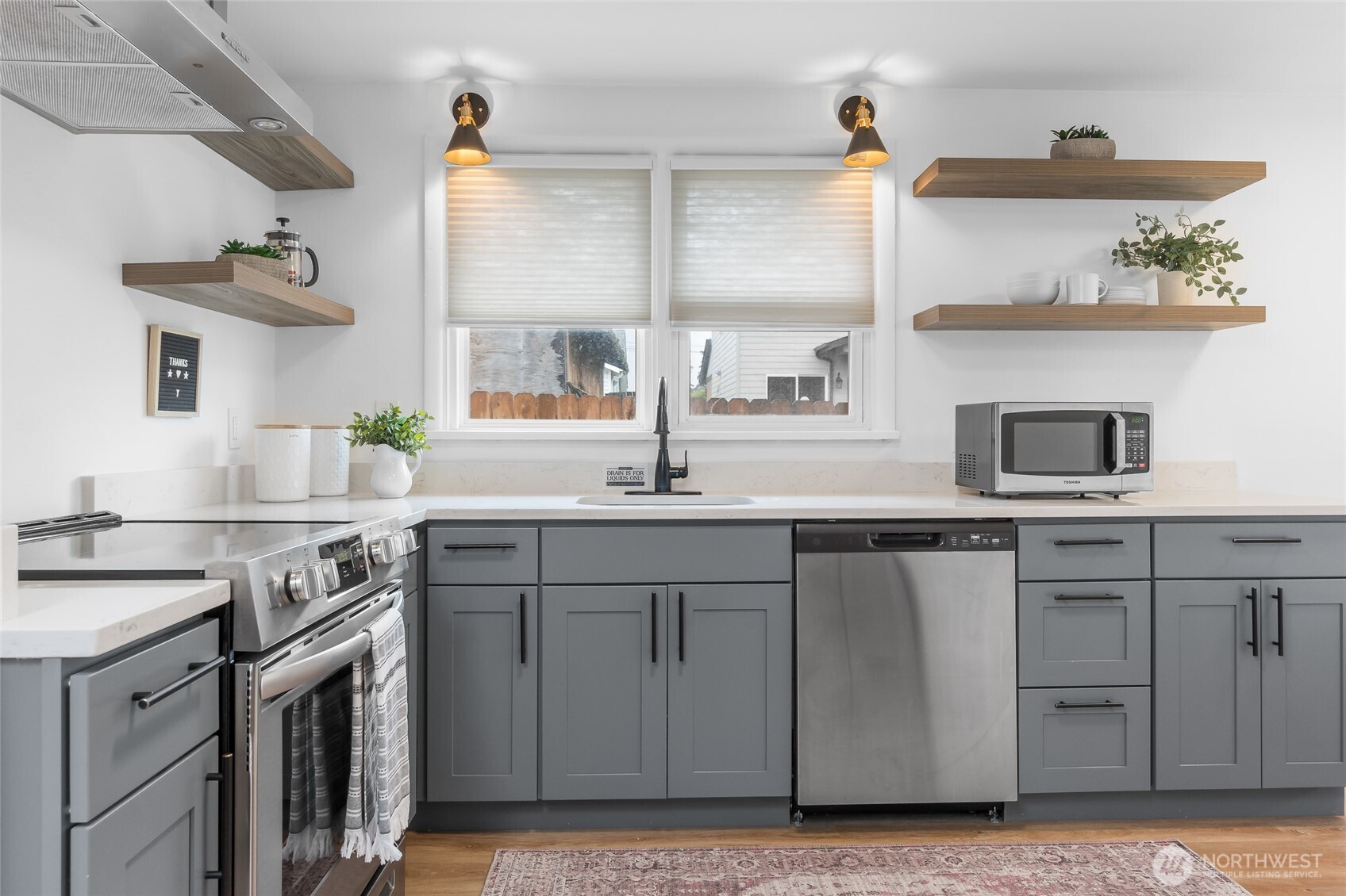 909 N 170th Street , Shoreline, WA 98133