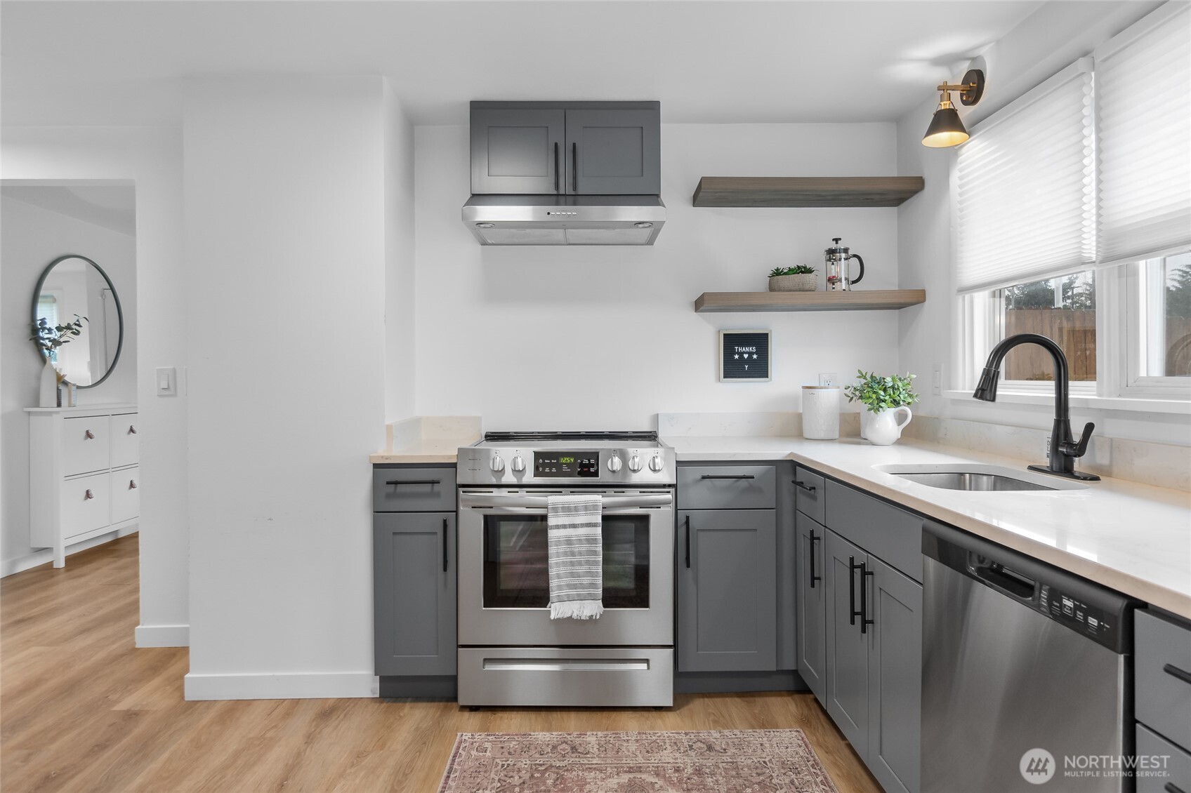 909 N 170th Street , Shoreline, WA 98133