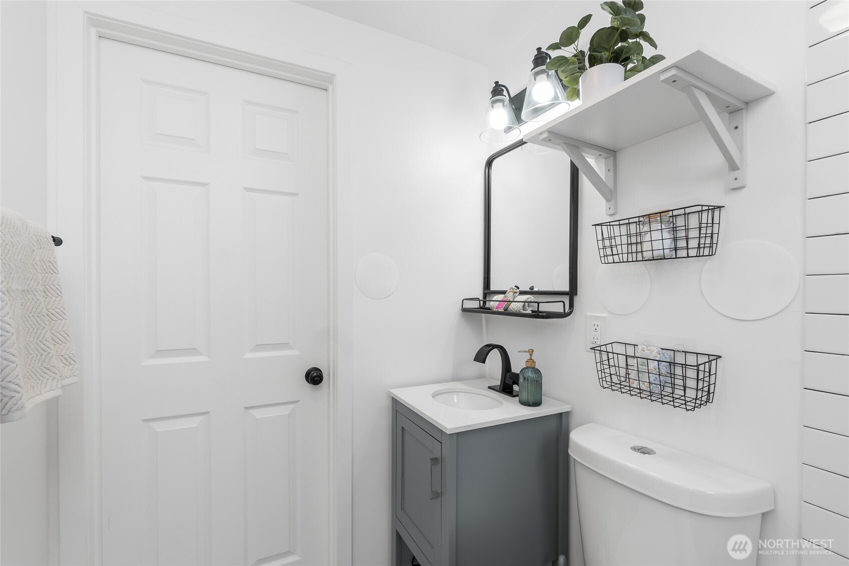 909 N 170th Street , Shoreline, WA 98133