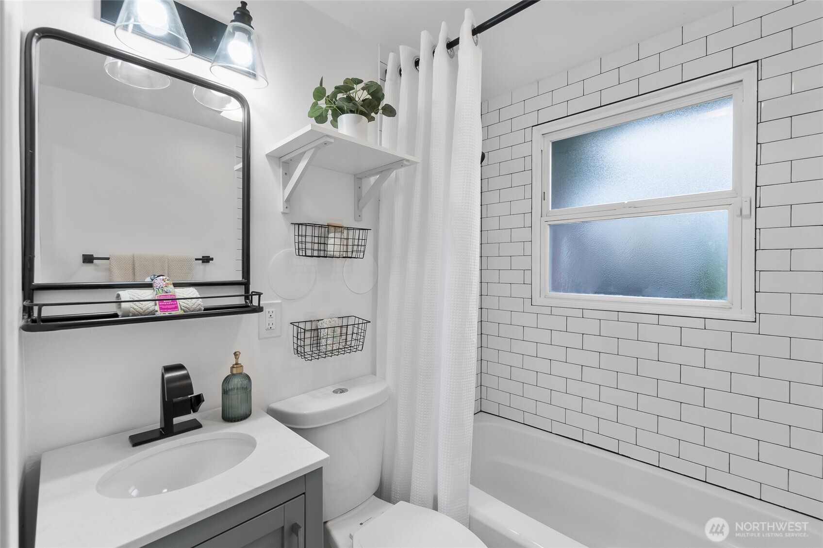 909 N 170th Street , Shoreline, WA 98133