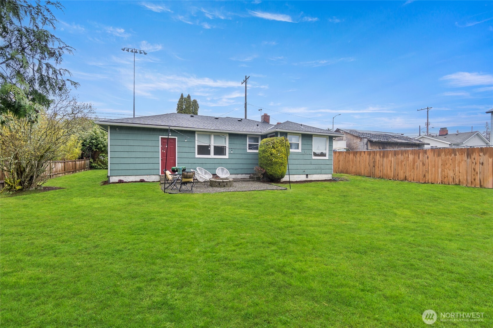 909 N 170th Street , Shoreline, WA 98133