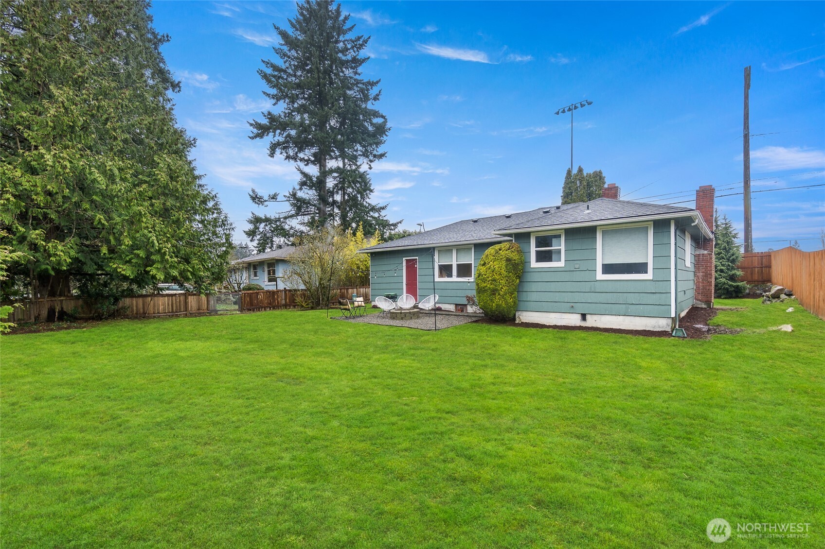 909 N 170th Street , Shoreline, WA 98133