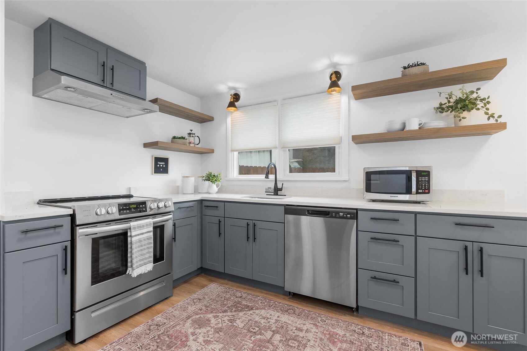 909 N 170th Street , Shoreline, WA 98133