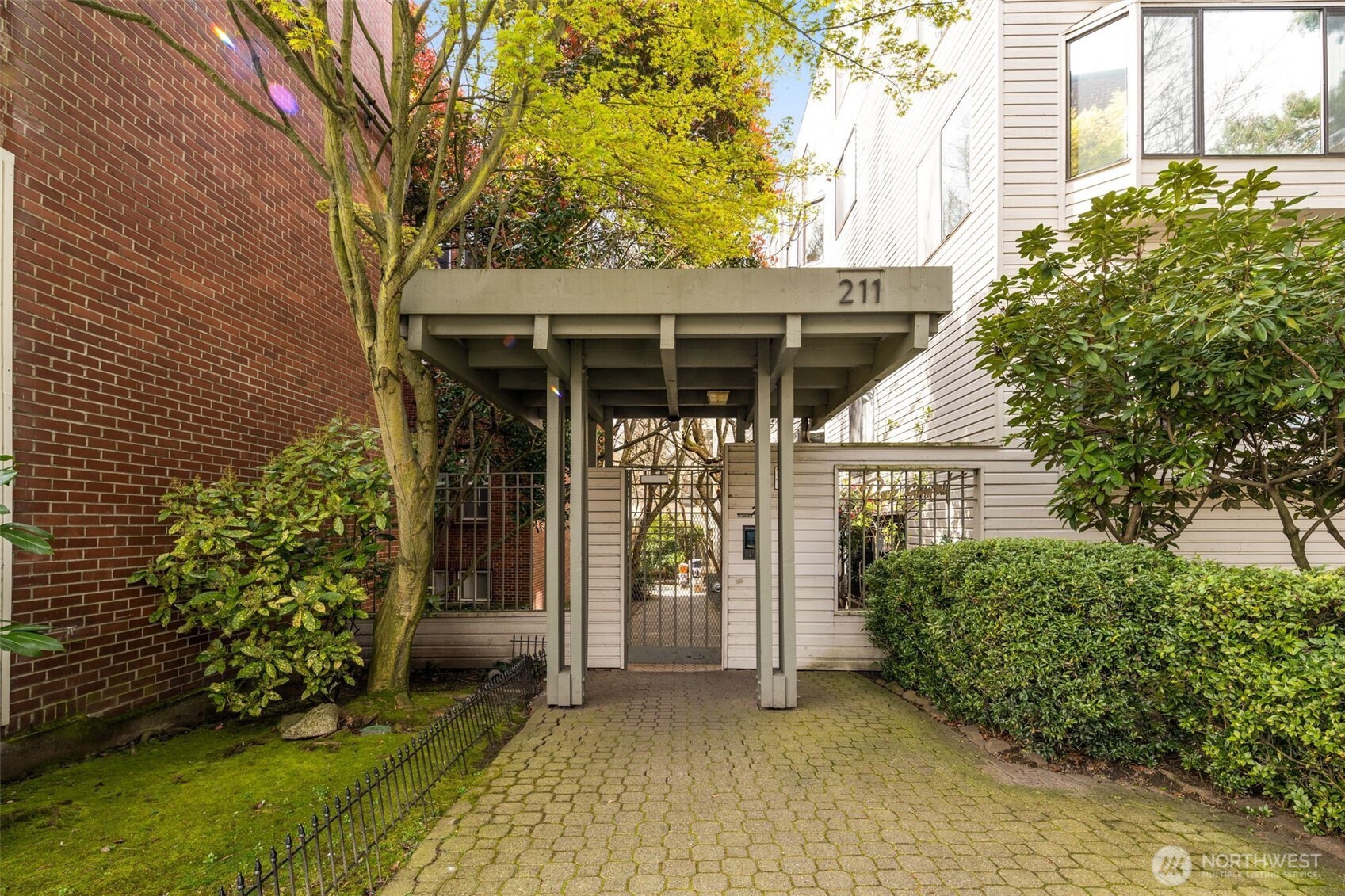 211 Summit Avenue E #S114, Seattle, WA 98102