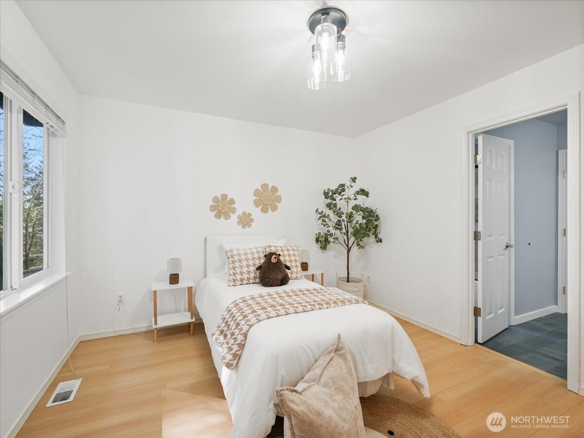 24213 SE 21st Street , Sammamish, WA 98075
