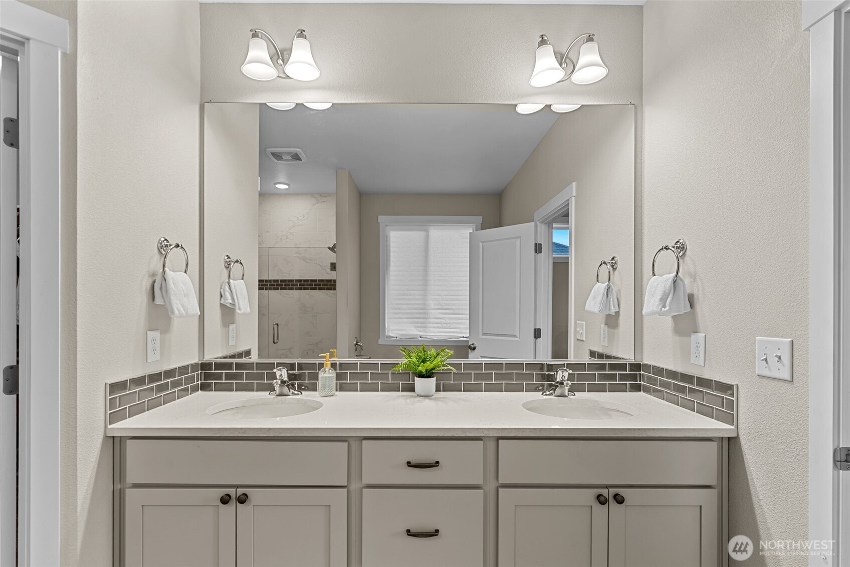 911 NE 7th Avenue , Quincy, WA 98848