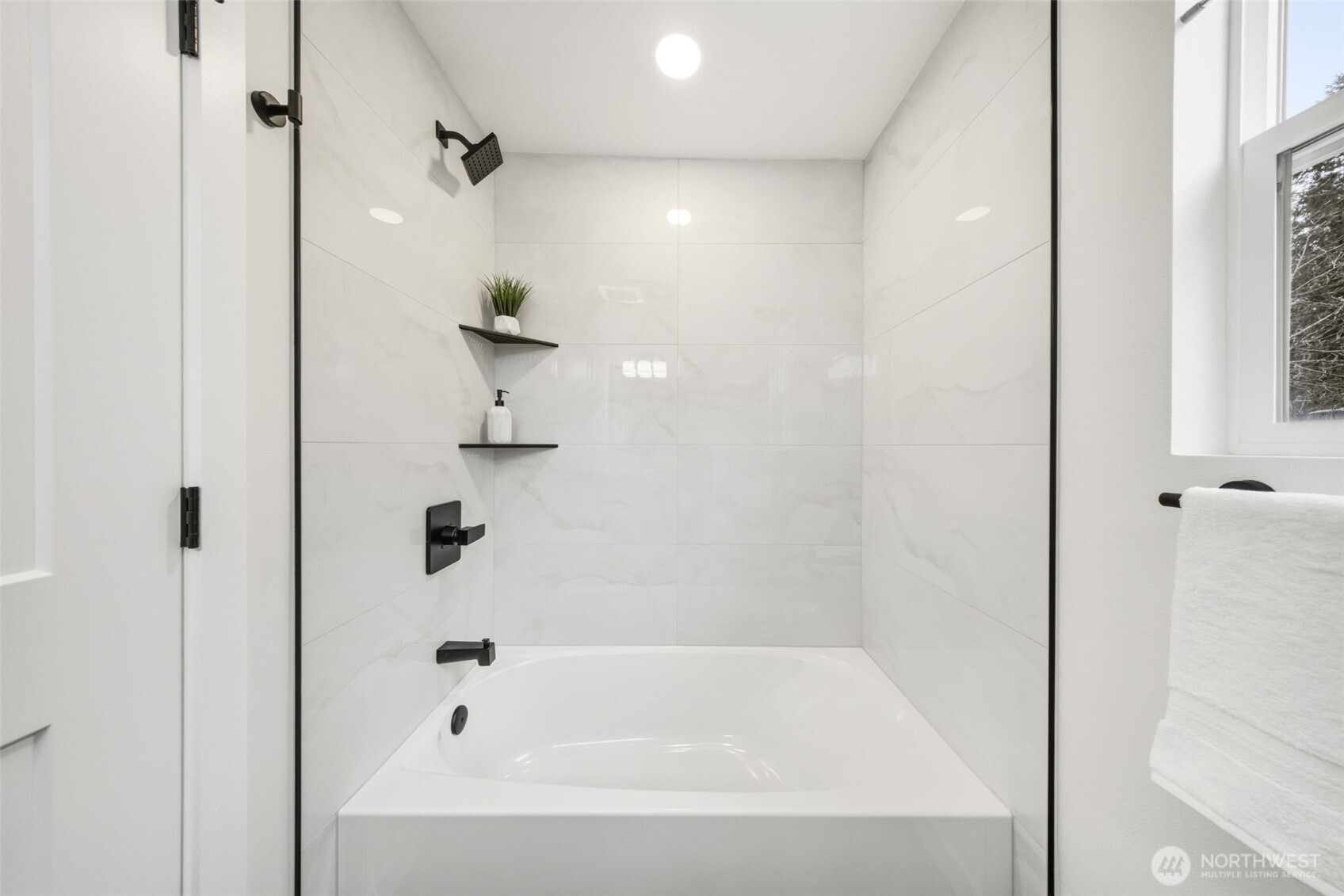 24212 SE 223rd Street , Maple Valley, WA 98038