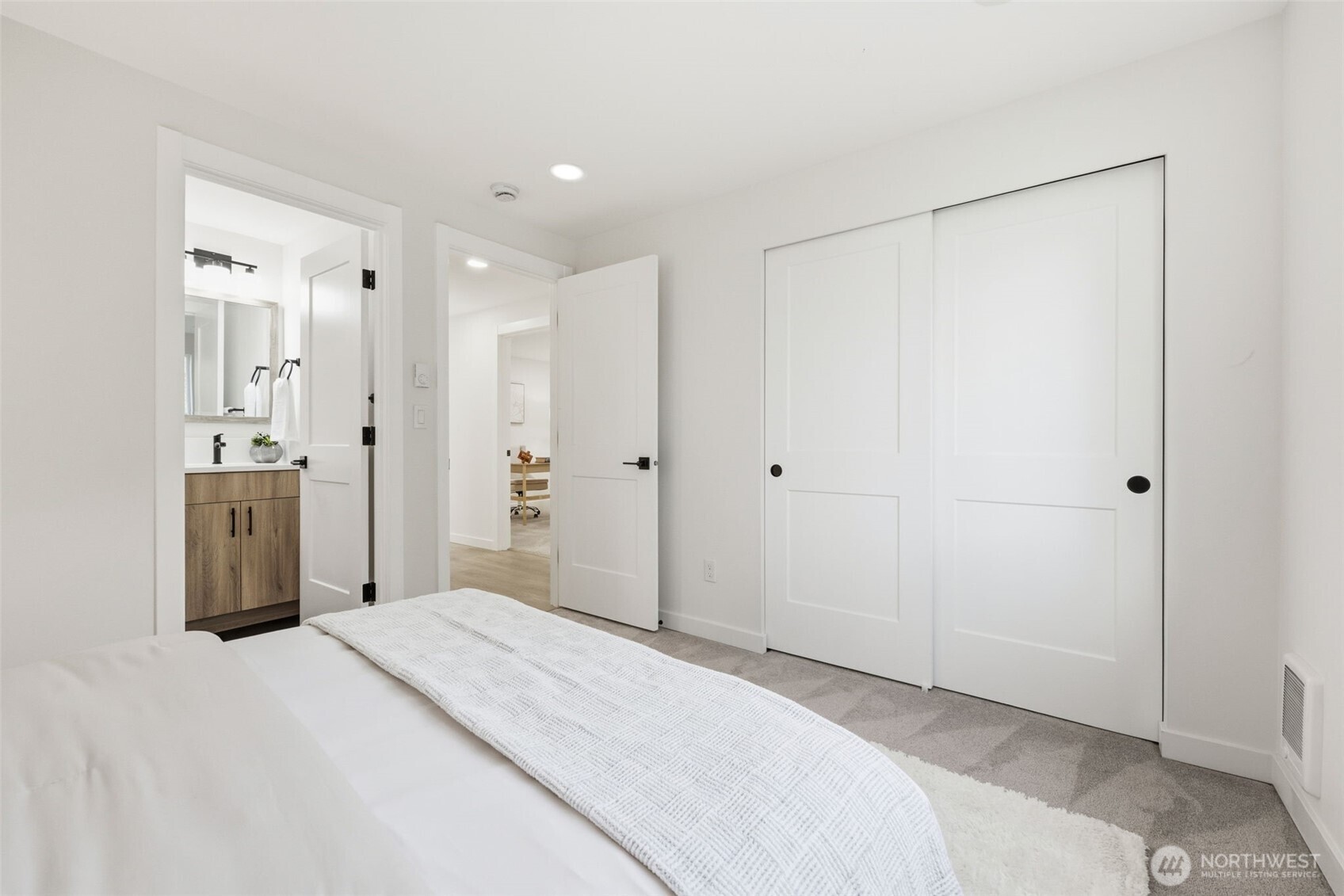 24212 SE 223rd Street , Maple Valley, WA 98038