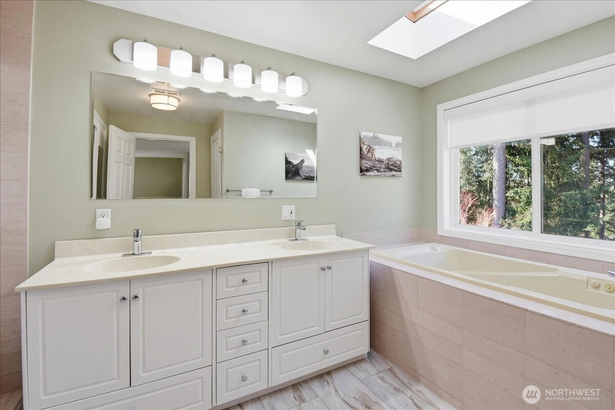 17035 136th Place SE, Renton, WA 98058