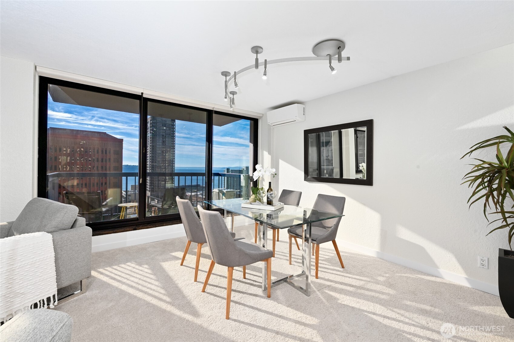 2100 3rd Avenue #1502, Seattle, WA 98121-2355