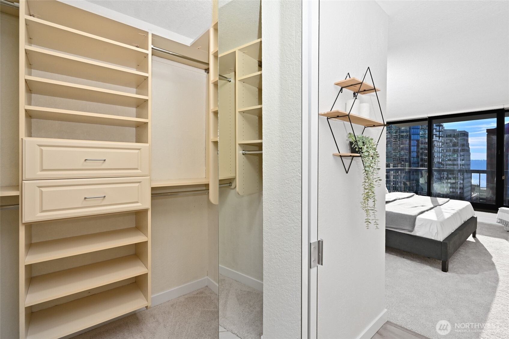 2100 3rd Avenue #1502, Seattle, WA 98121-2355