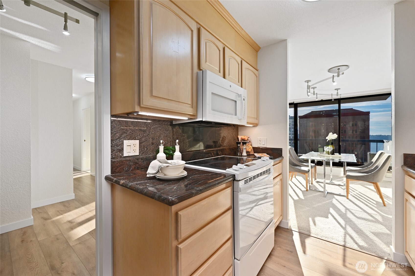 2100 3rd Avenue #1502, Seattle, WA 98121-2355