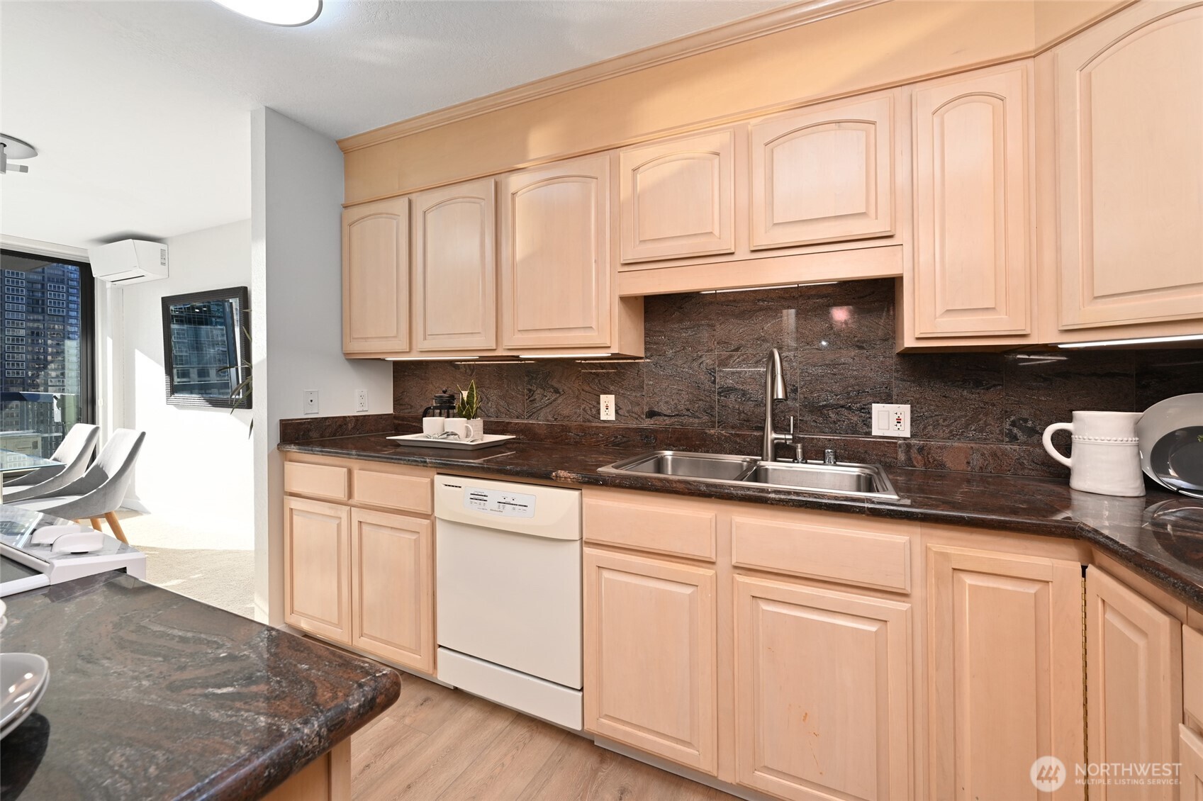 2100 3rd Avenue #1502, Seattle, WA 98121-2355