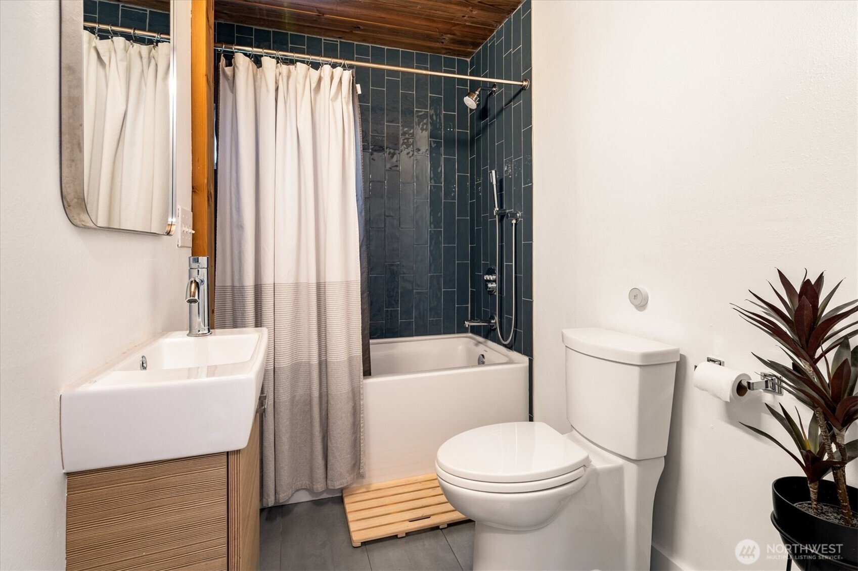 15919 19th Avenue SW, Burien, WA 98166-2709