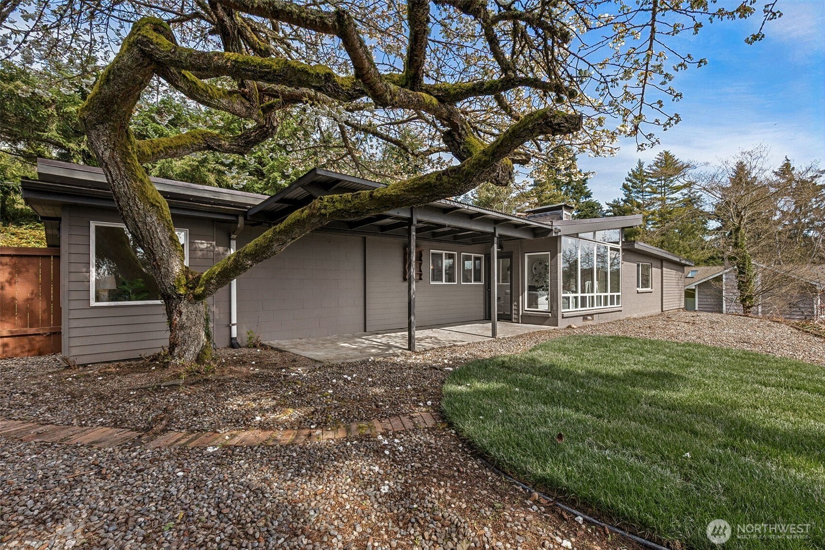 17220 Sylvester Road SW, Normandy Park, WA 98166