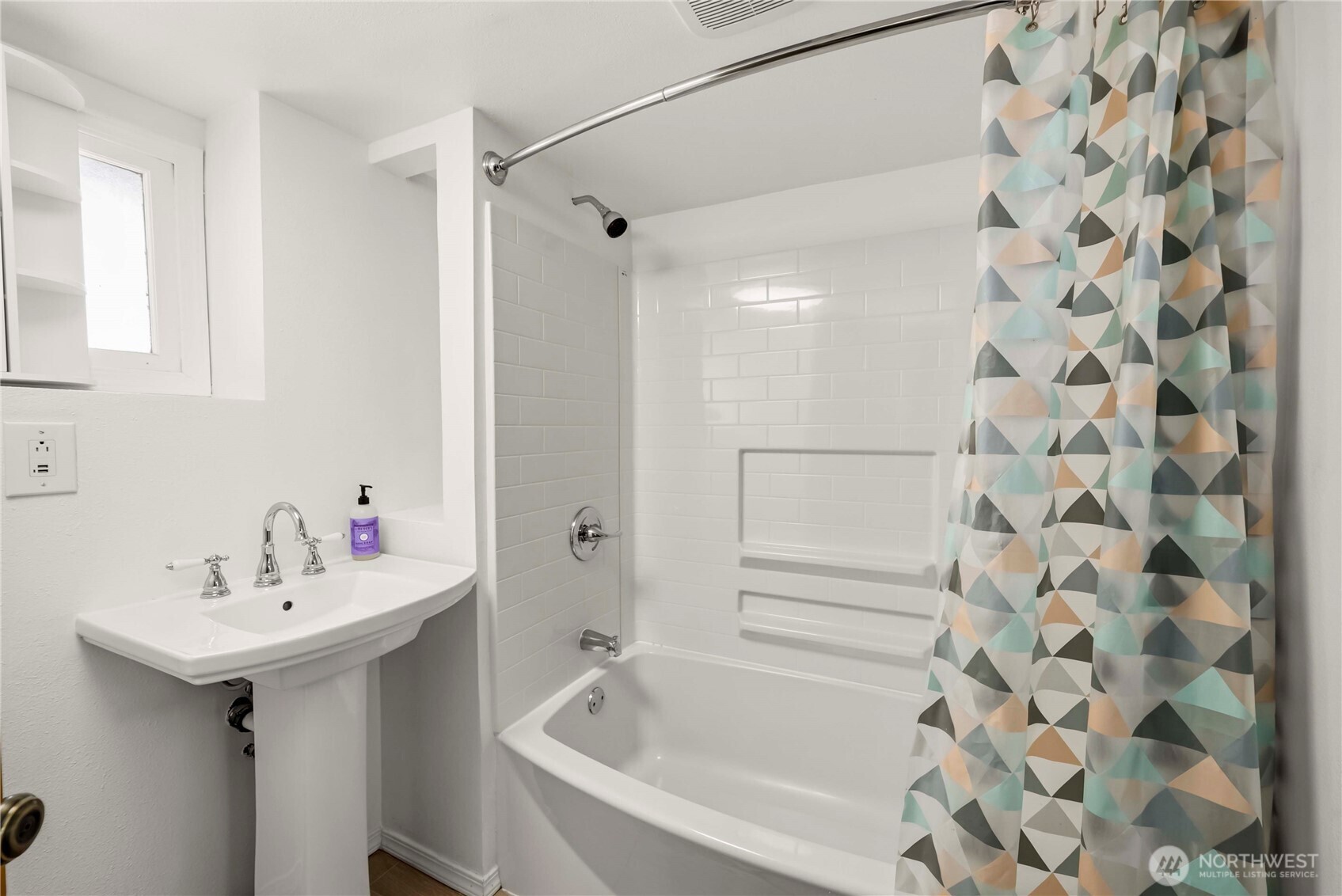 950 86th Street N, Seattle, WA 98103