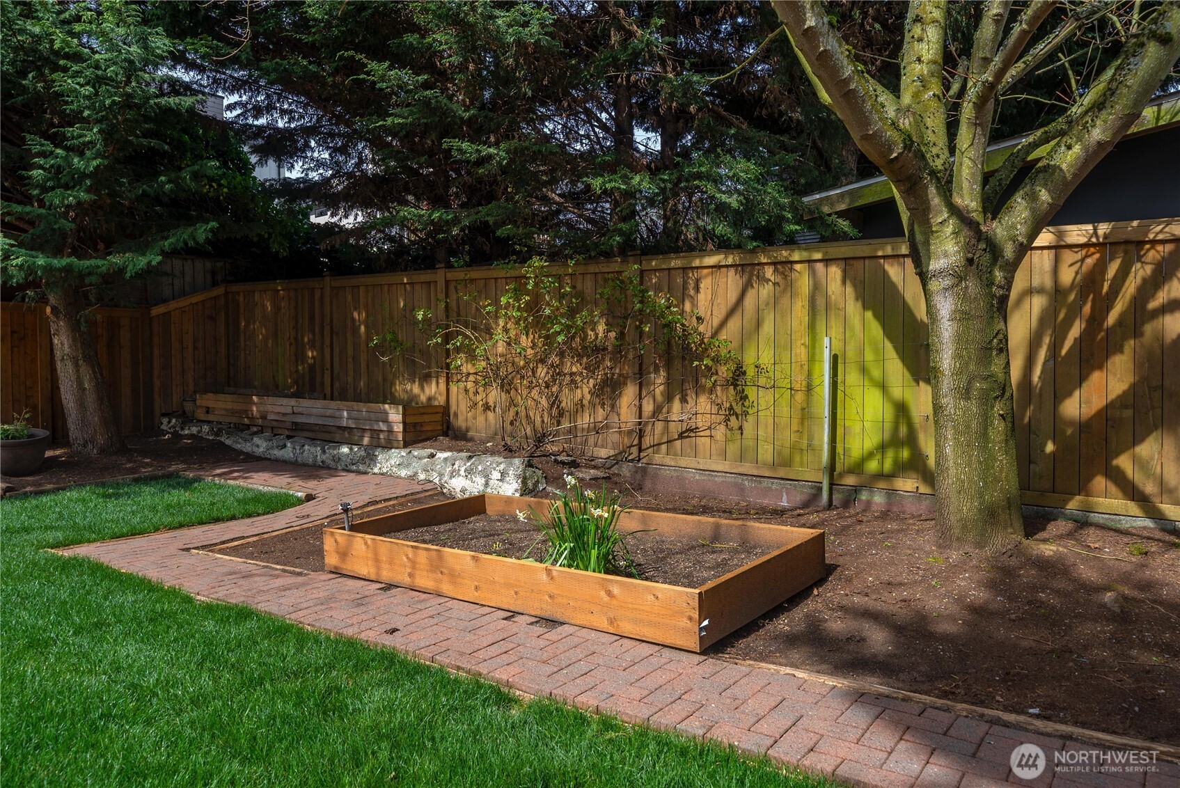 950 86th Street N, Seattle, WA 98103