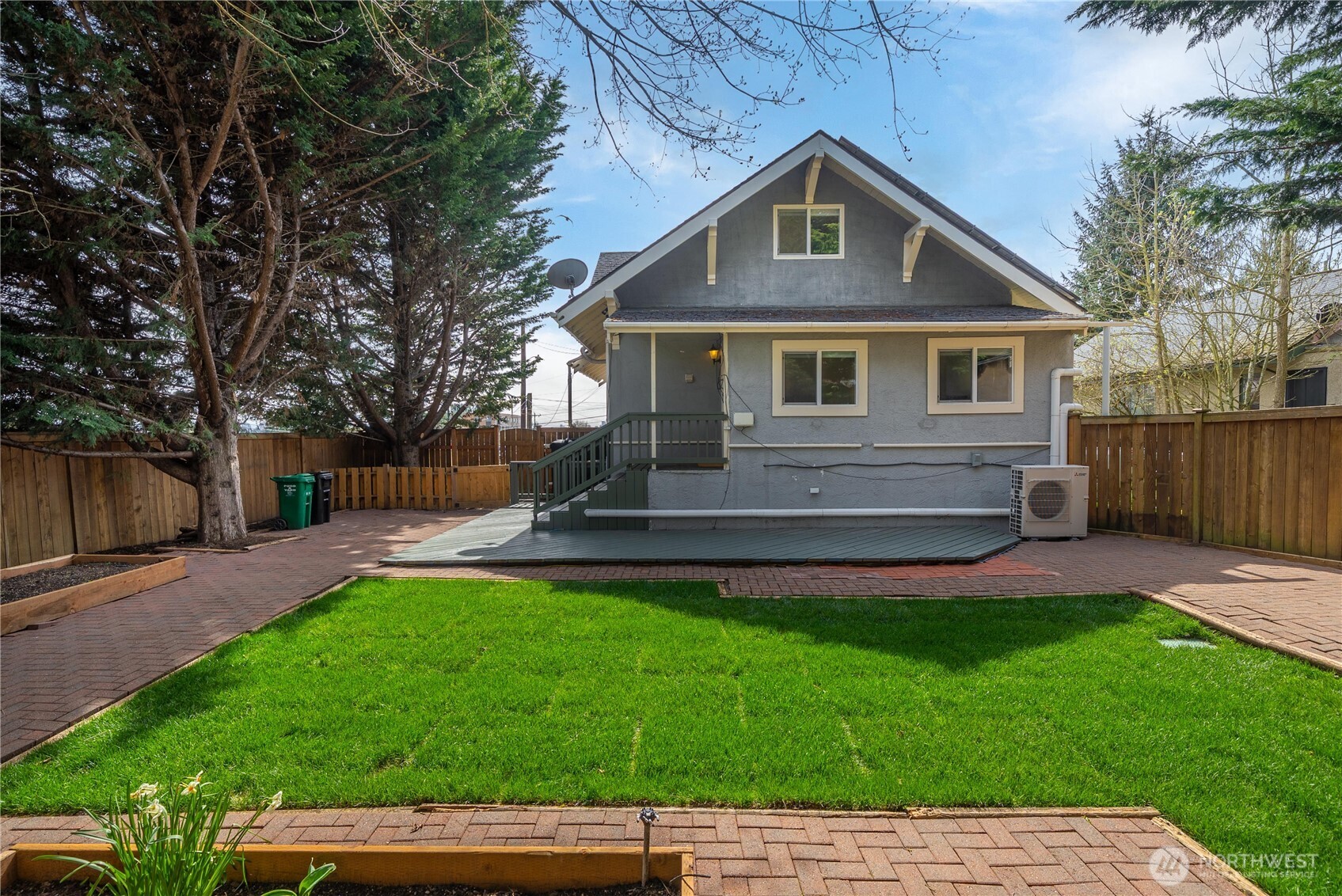 950 86th Street N, Seattle, WA 98103