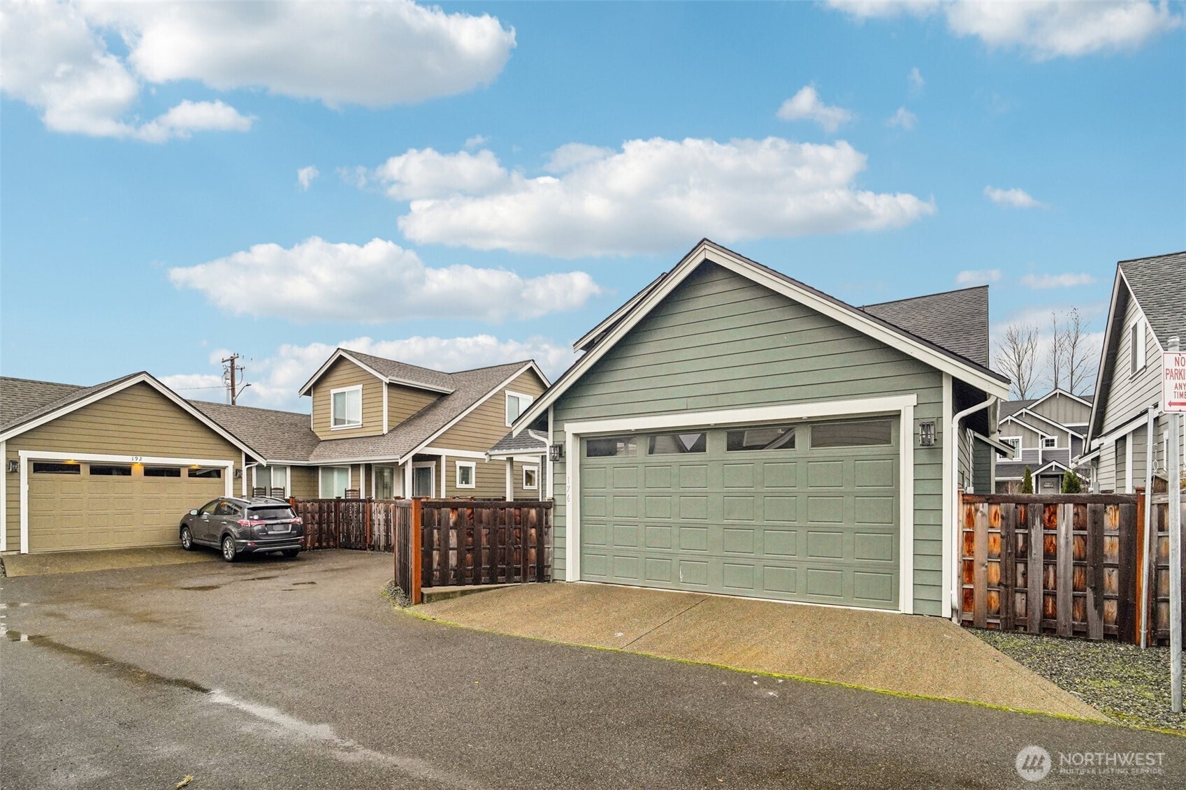 176 Love Drive , Enumclaw, WA 98022