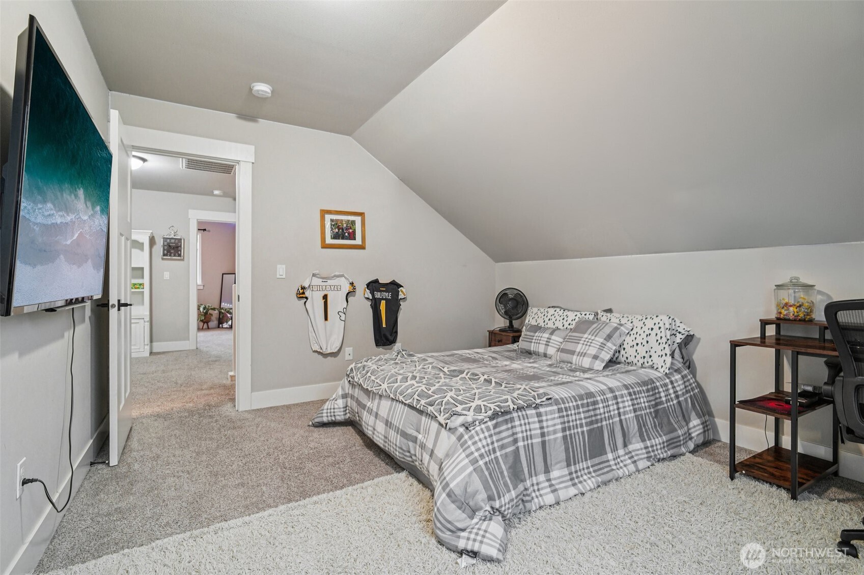 176 Love Drive , Enumclaw, WA 98022