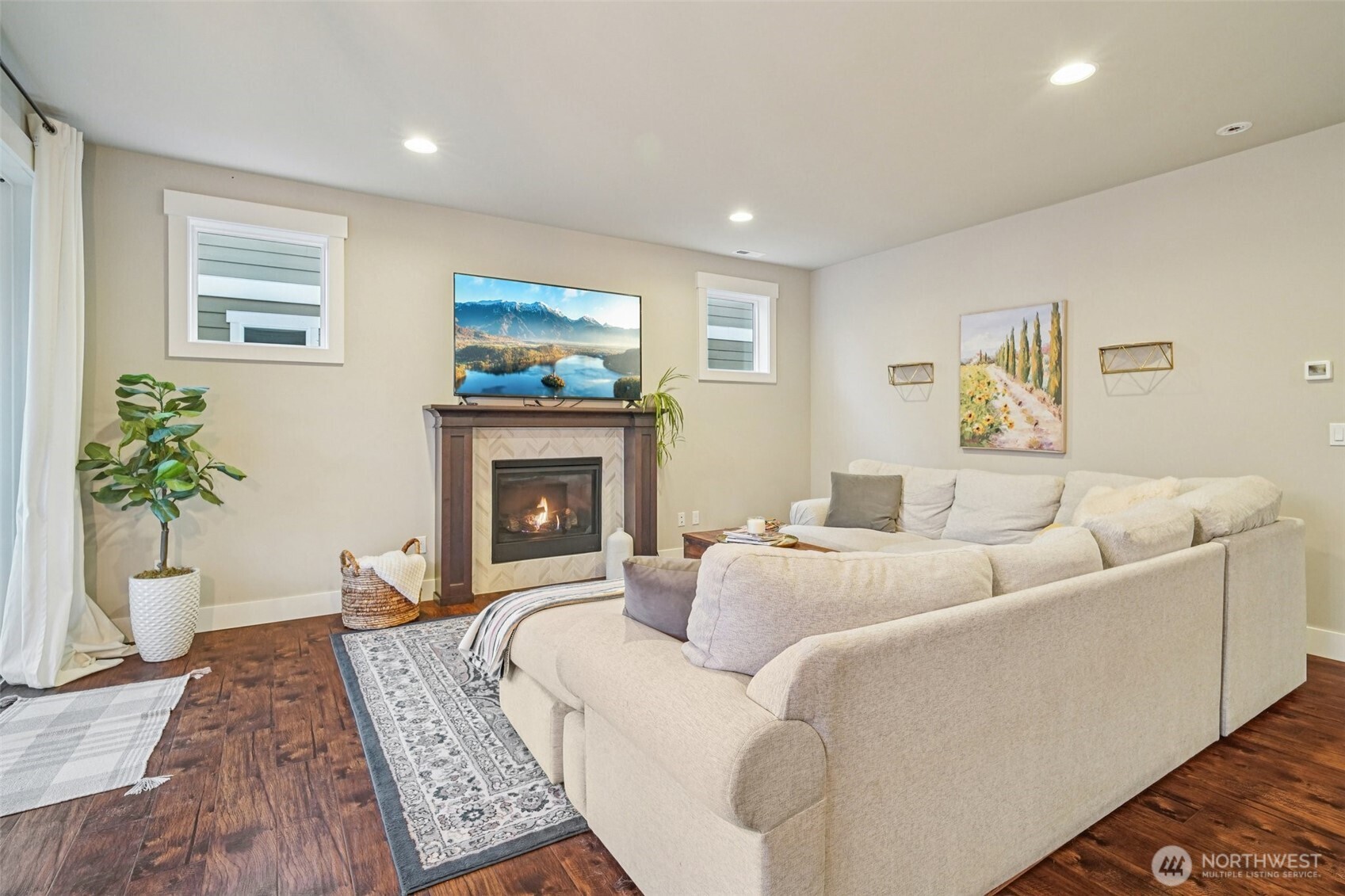 176 Love Drive , Enumclaw, WA 98022