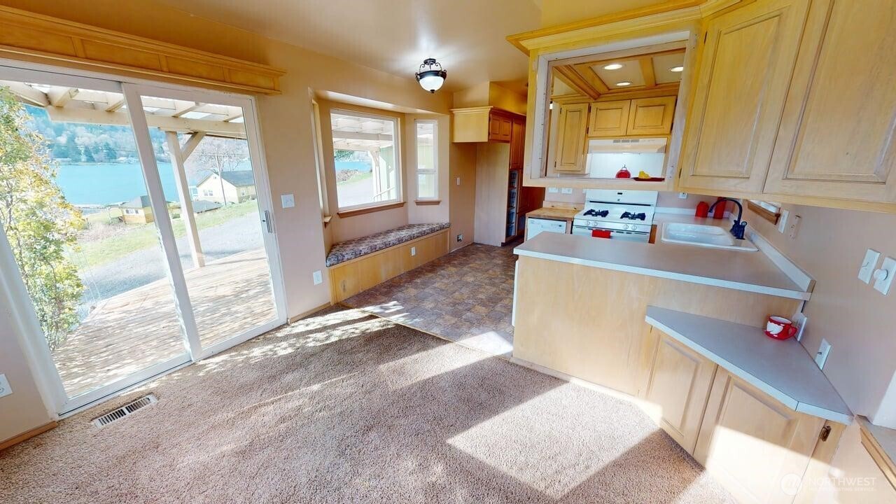 22989 Lake McMurray Lane #18, Mount Vernon, WA 98274