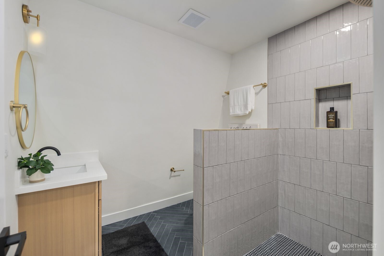 16644 SE 235th Street , Kent, WA 98042-4728