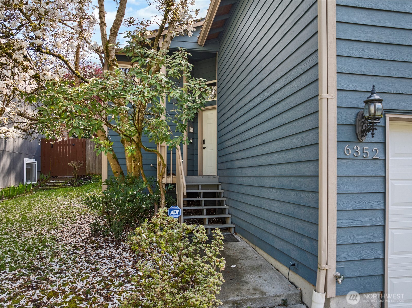 6352 24th Avenue SW, Seattle, WA 98106
