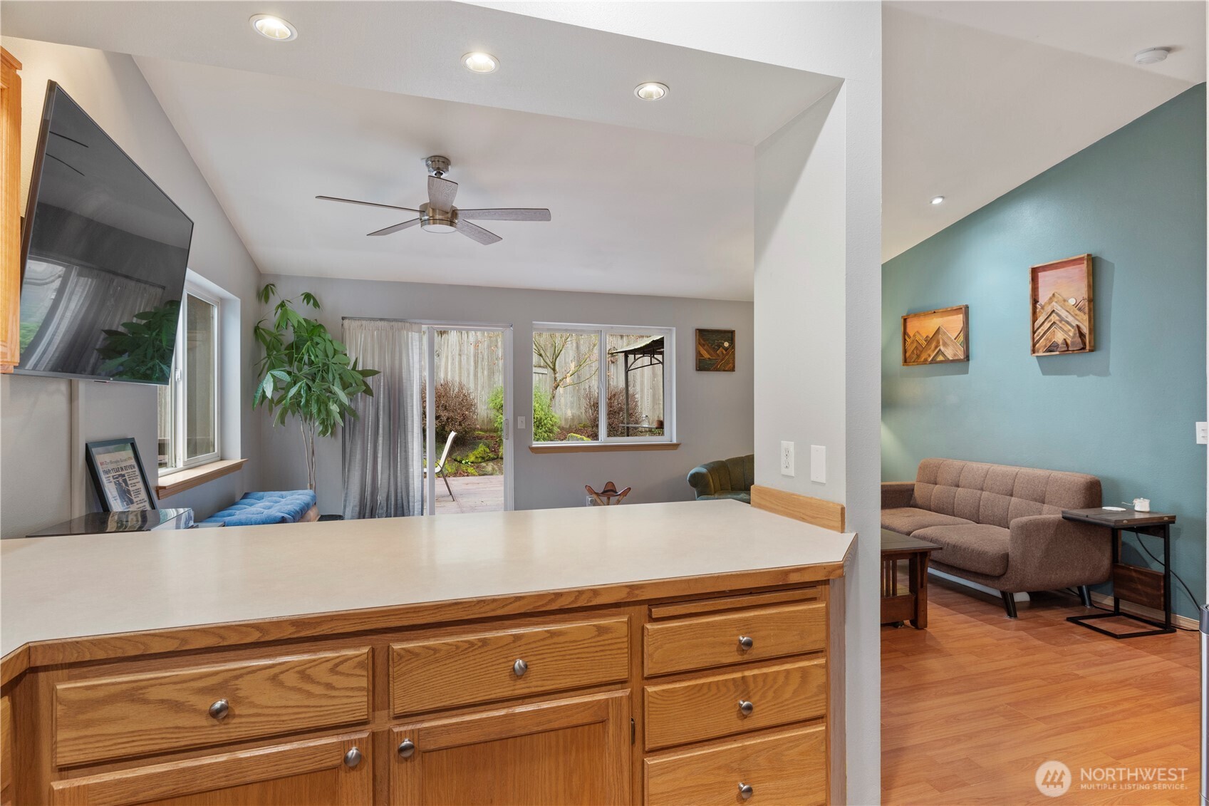 6352 24th Avenue SW, Seattle, WA 98106