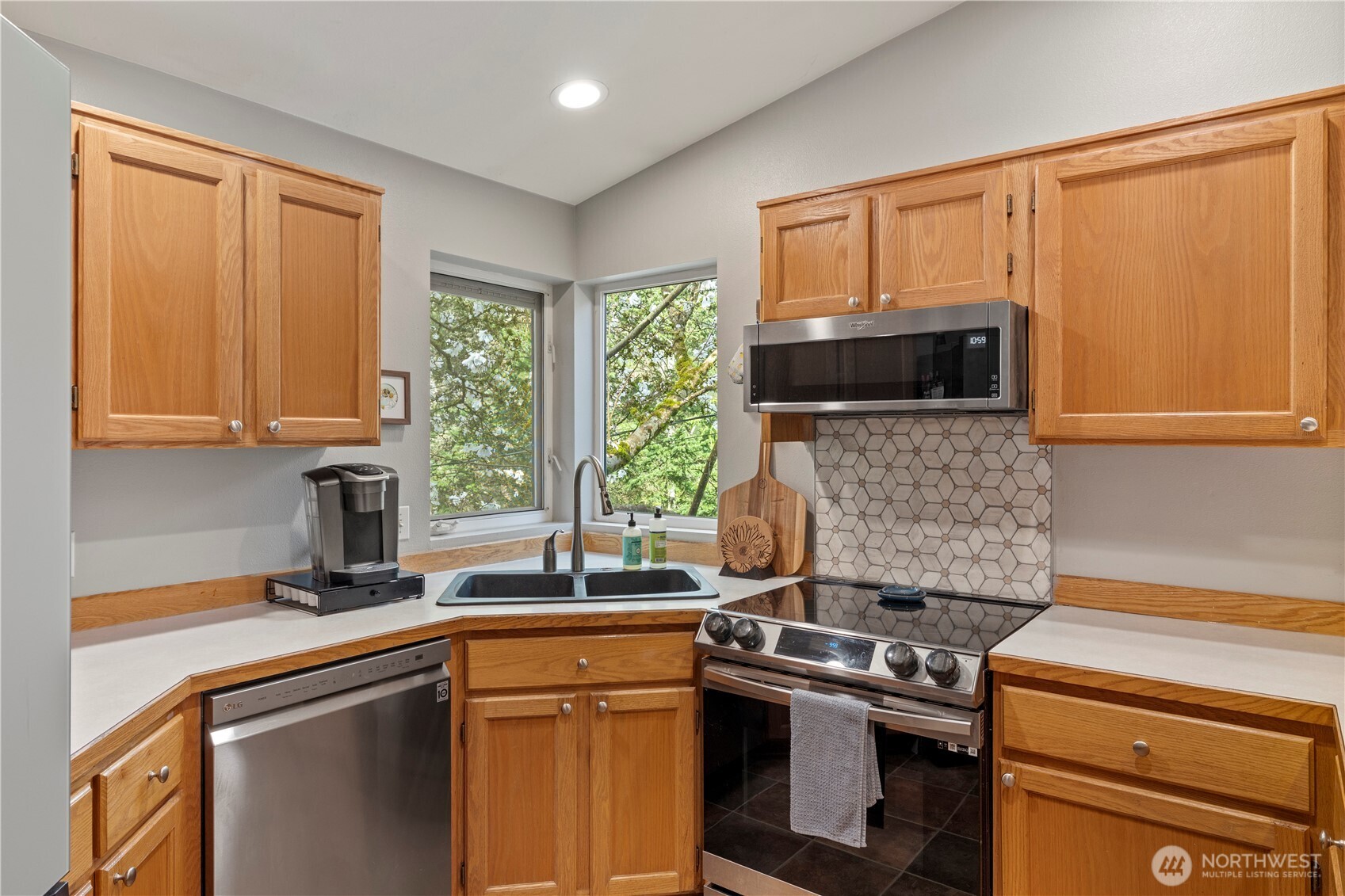 6352 24th Avenue SW, Seattle, WA 98106