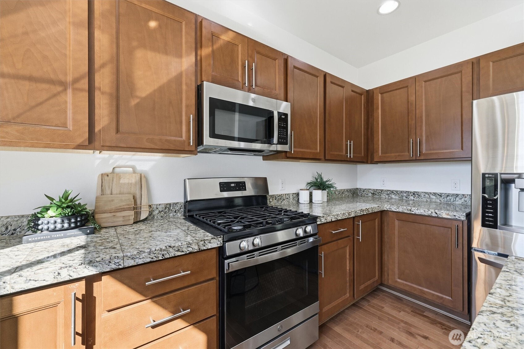 9025 S 204th Place , Kent, WA 98031
