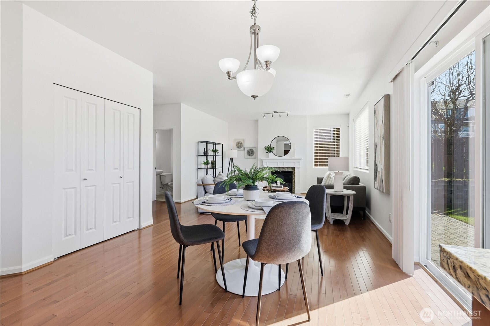9025 S 204th Place , Kent, WA 98031