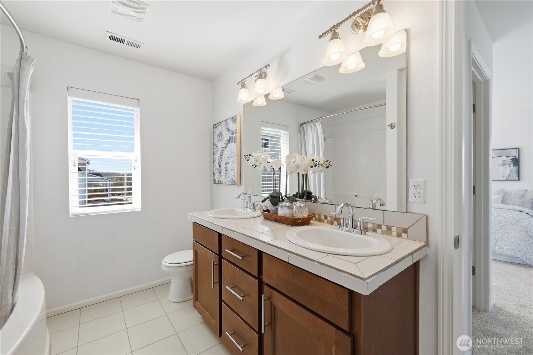 9025 S 204th Place , Kent, WA 98031