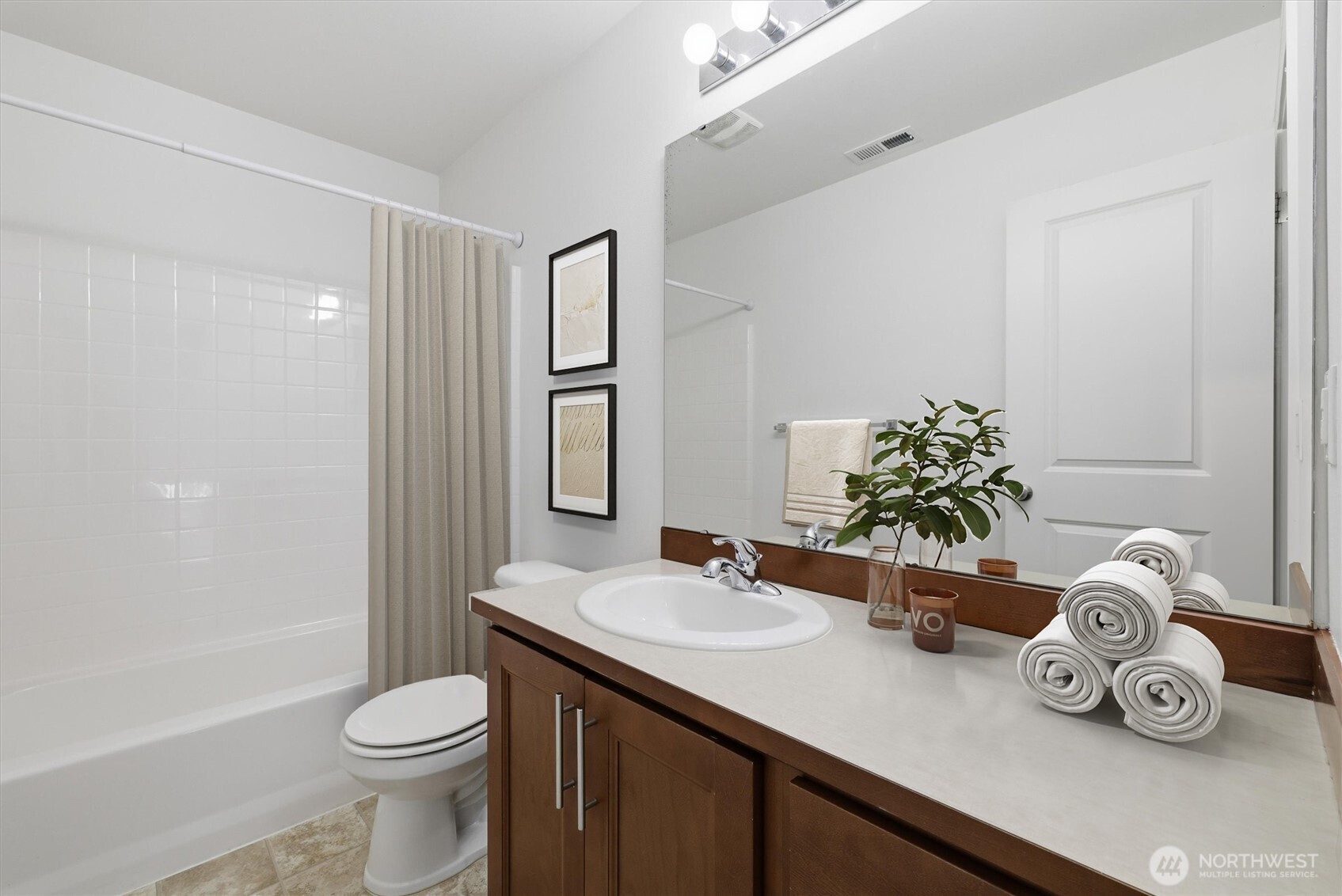 9025 S 204th Place , Kent, WA 98031