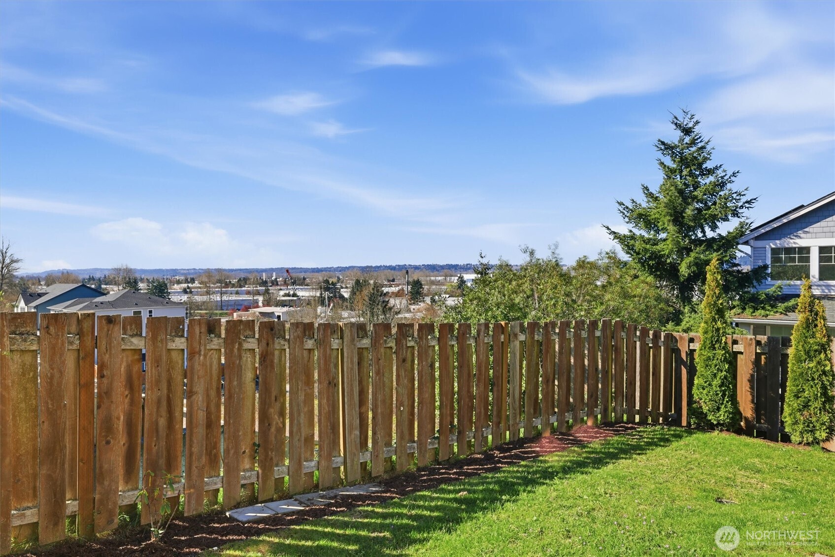 9025 S 204th Place , Kent, WA 98031
