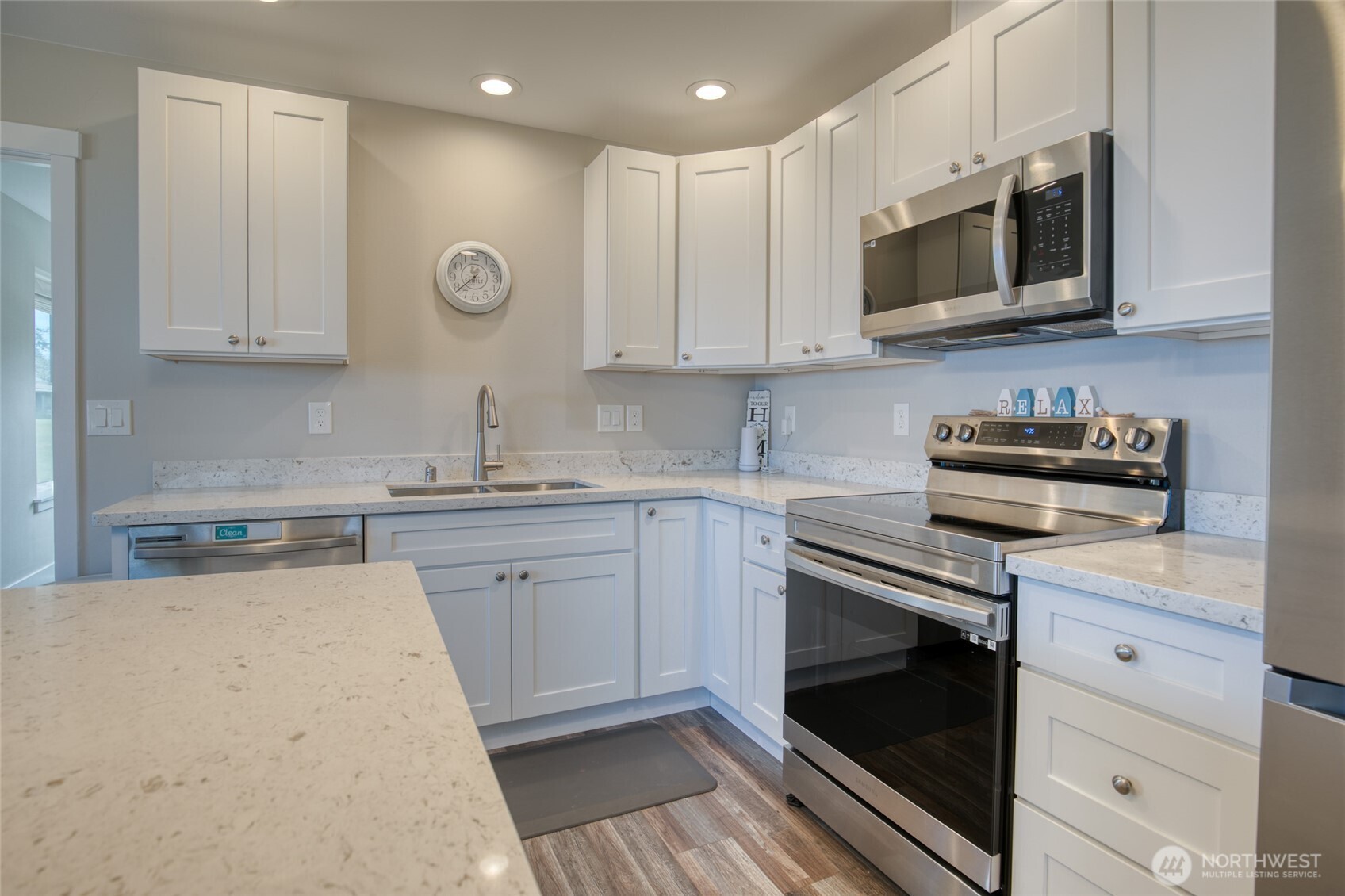 300 Octopus Avenue NE, Ocean Shores, WA 98569