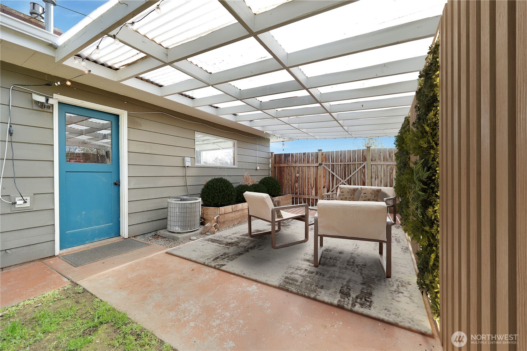 672 SE 4th Avenue , Oak Harbor, WA 98277