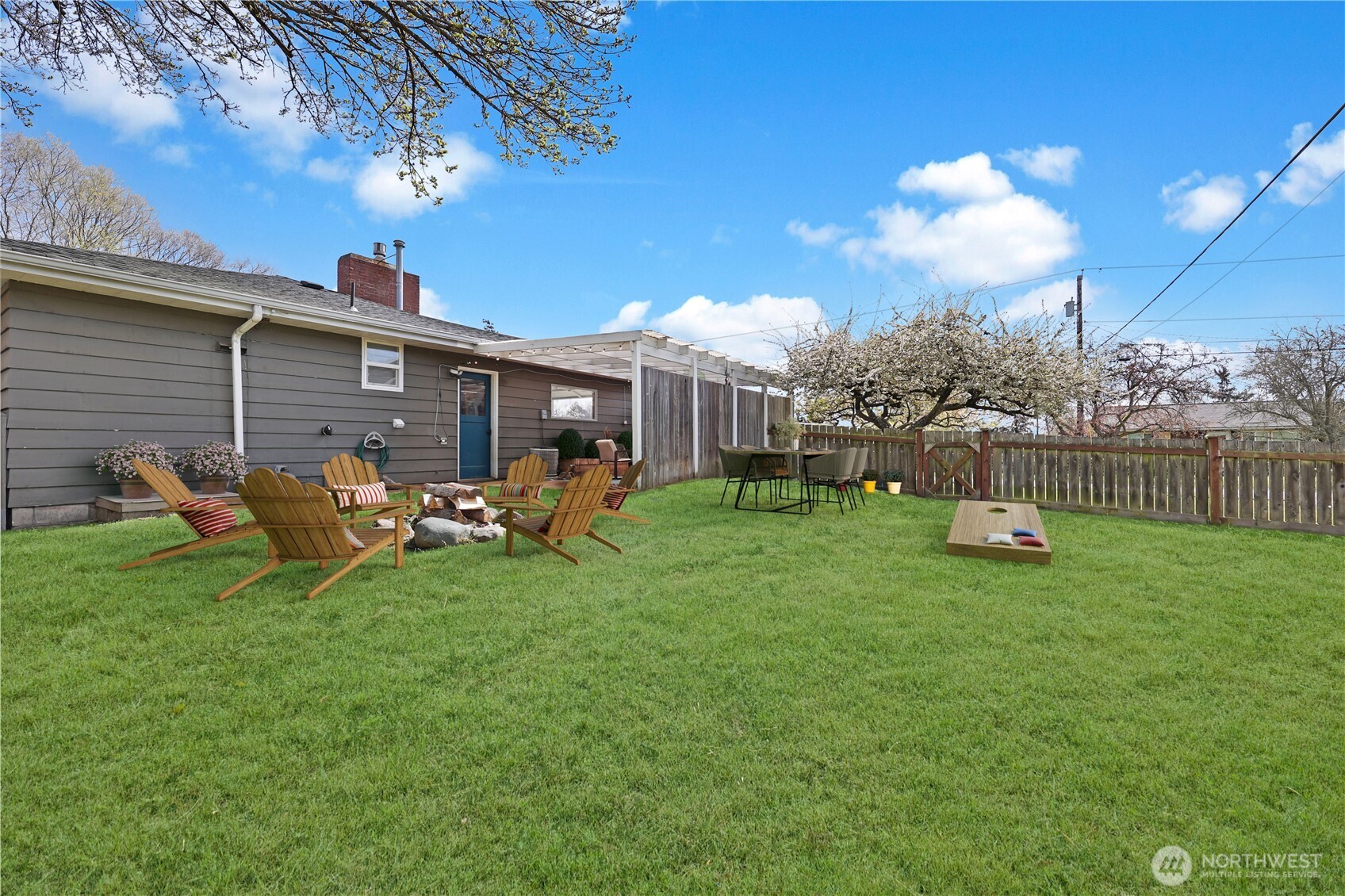 672 SE 4th Avenue , Oak Harbor, WA 98277