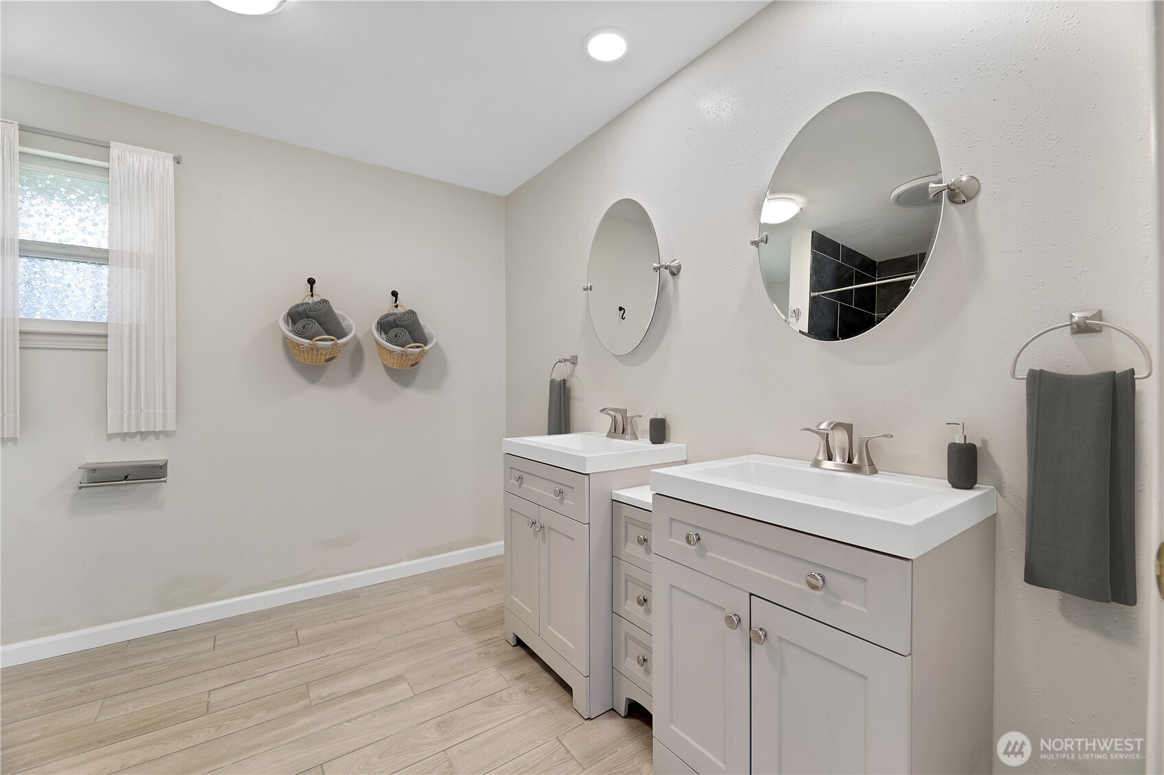 672 SE 4th Avenue , Oak Harbor, WA 98277