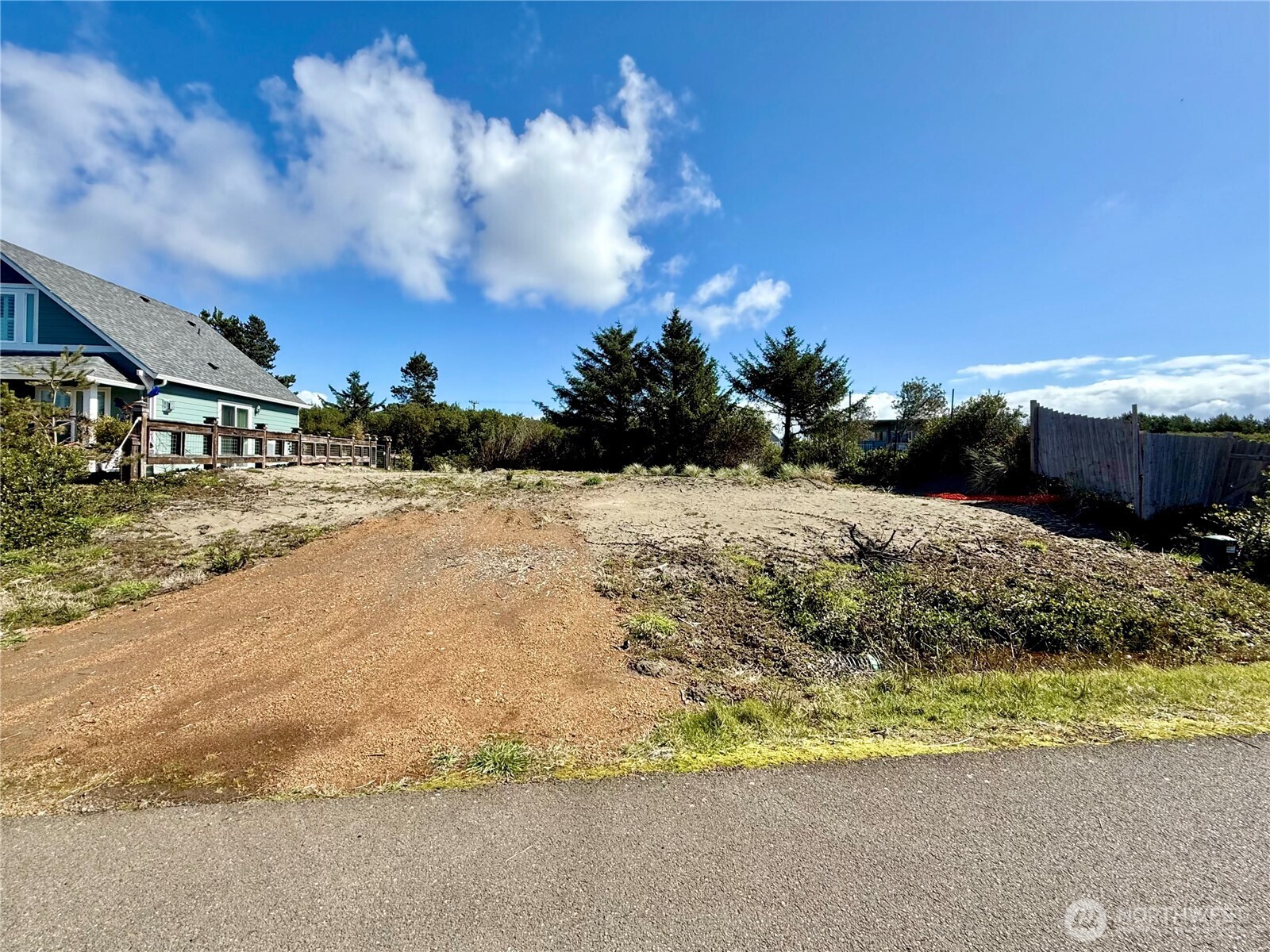 578 Sand Dune Avenue SW, Ocean Shores, WA 98569