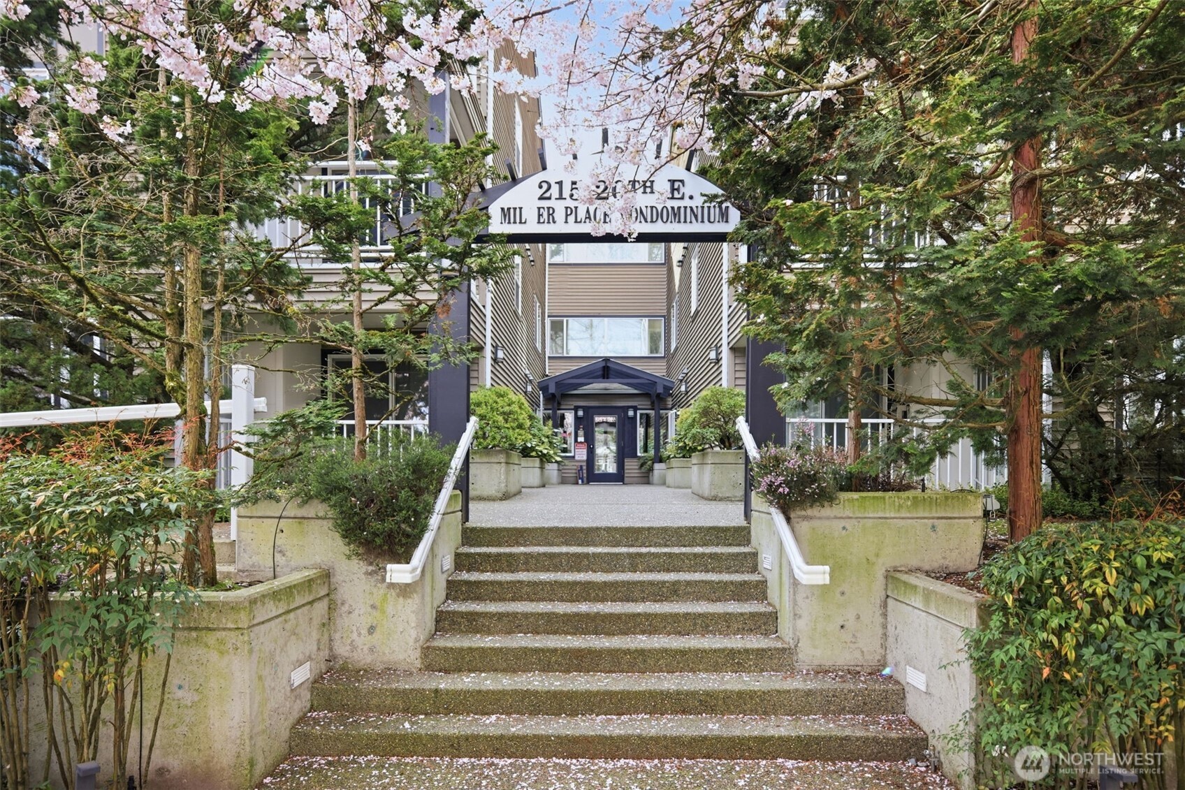 215 20th Avenue E #105, Seattle, WA 98112