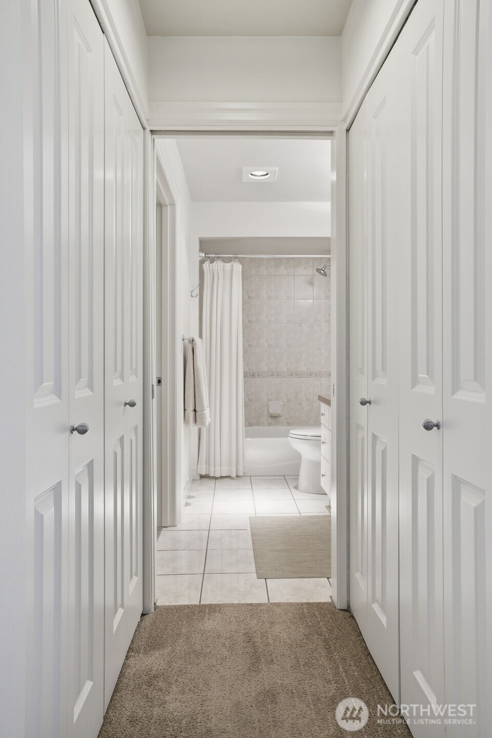 215 20th Avenue E #105, Seattle, WA 98112