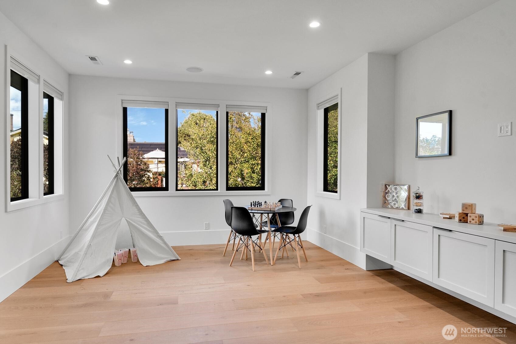 5632 NE 55th Street , Seattle, WA 98105