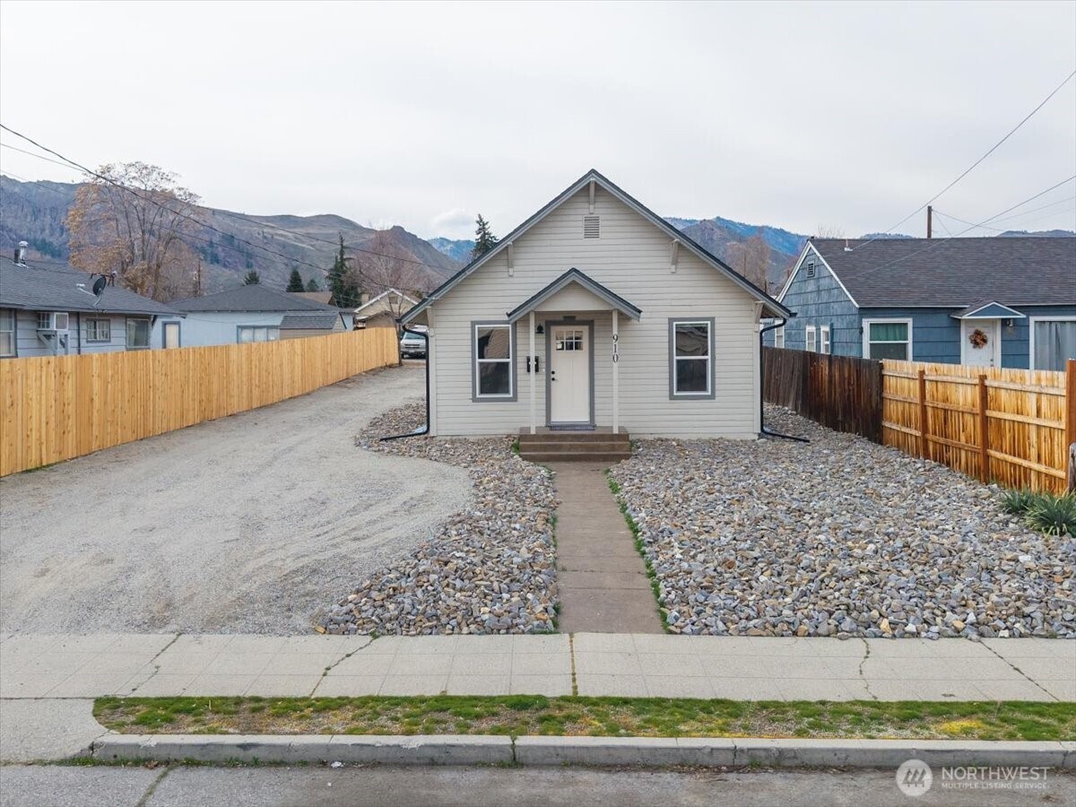 910 Walker Avenue , Wenatchee, WA 98801