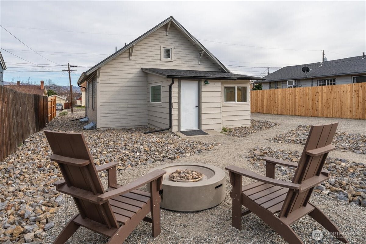 910 Walker Avenue , Wenatchee, WA 98801